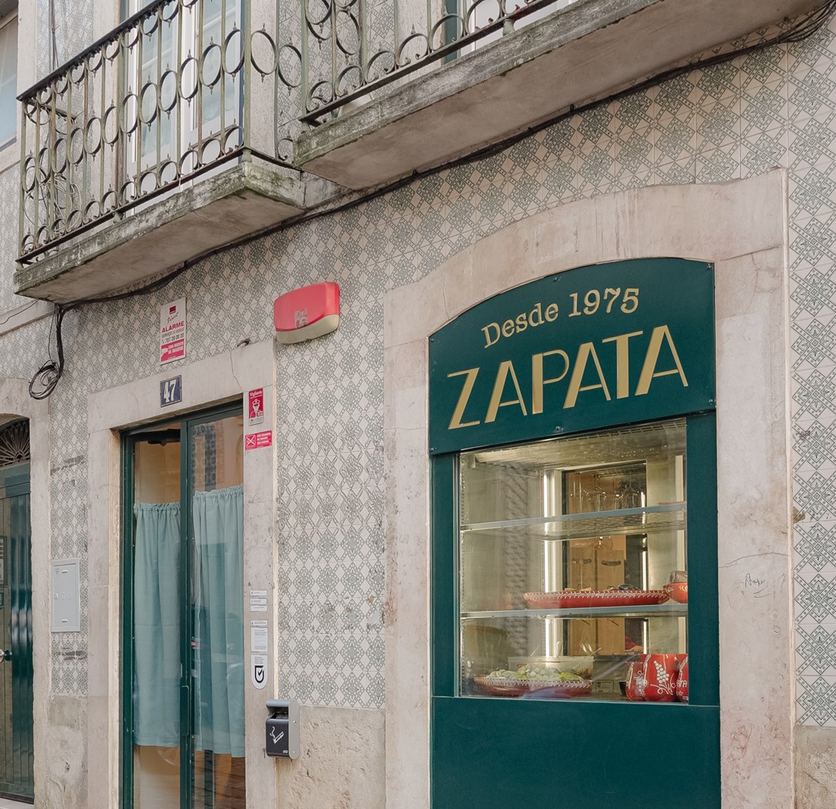 Fachada de la Cervejaria Zapata en Lisboa